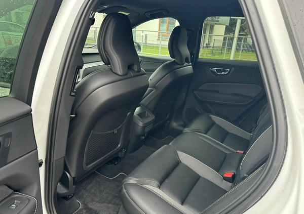 Volvo XC 60 cena 181600 przebieg: 16758, rok produkcji 2019 z Otmuchów małe 211